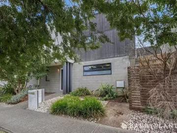 For Rent! 7 Fontana Close, Sunshine West, VIC 3020