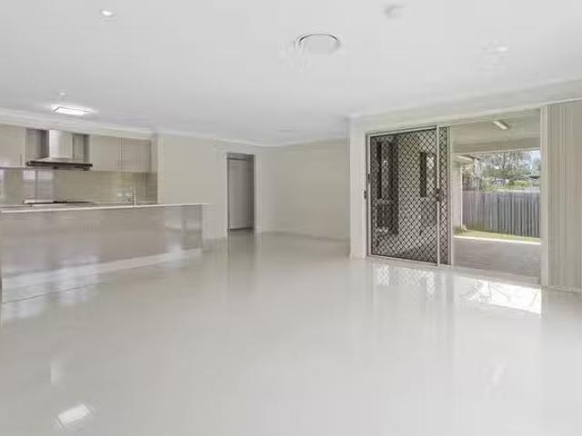 Deal! 7 Knightsbridge Street, Oxley, QLD 4075