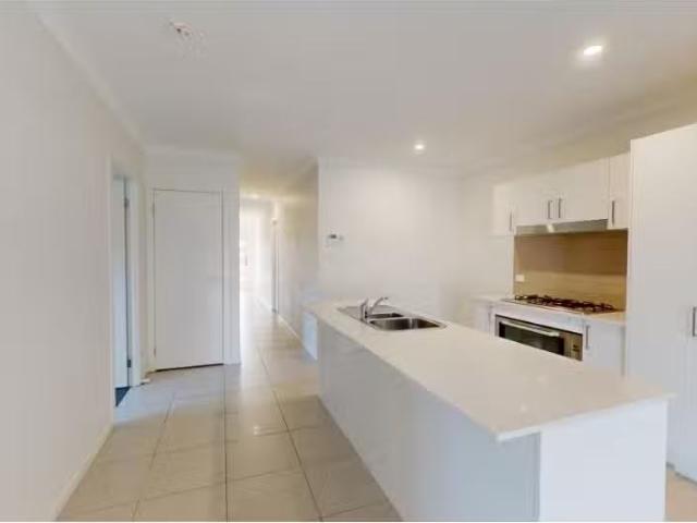 Deal! 7 Harlington Avenue, Farley Townhouse for rent Listed b.