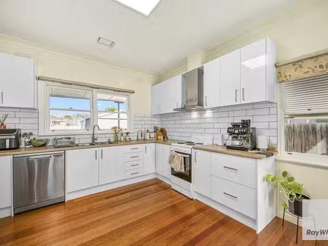 Deal! 7 Montasell Avenue, Deer Park, VIC 3023