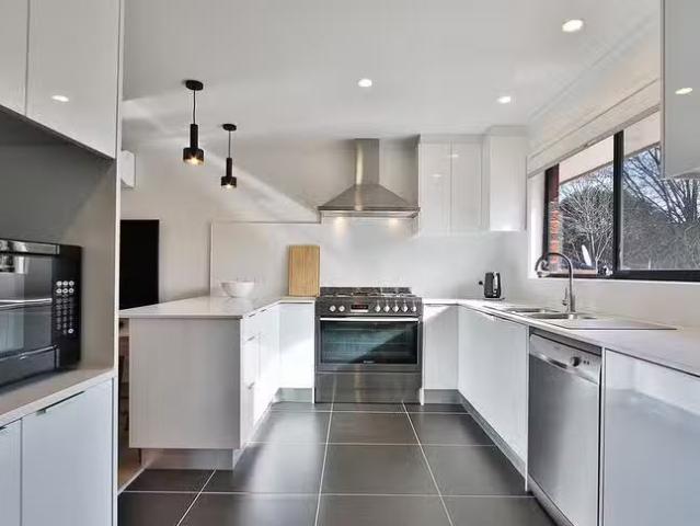 Deal! 7 Myoora Drive, Mooroolbark, VIC 3138