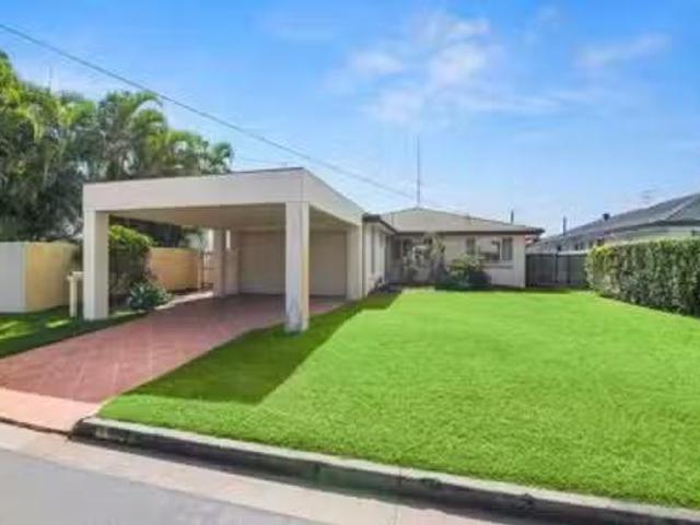 Just in! 7 Sara Avenue, Broadbeach Waters, QLD 4218