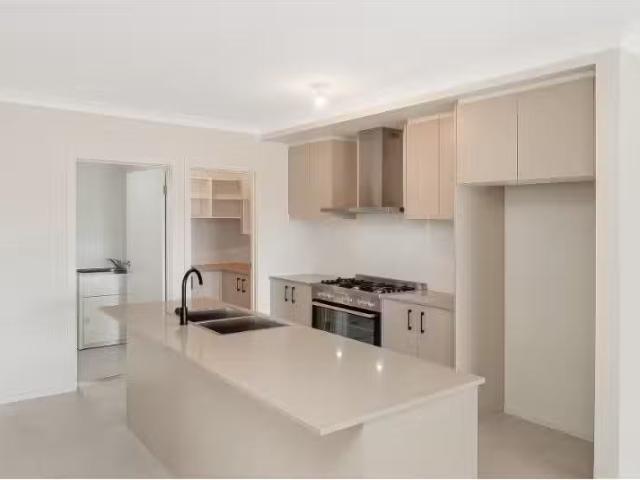 Rental! 7 Shrike Way, Warnervale House for rent Listed by Pro.