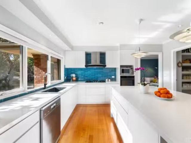 Just in! 7 Sugargum Court, Nunawading VIC 3131 House Auction