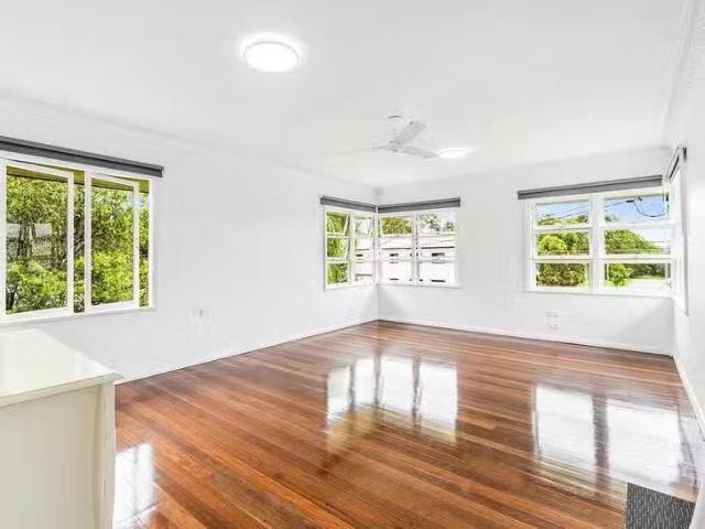 Cozy 7 Railway Parade, Loganlea, QLD 4131
