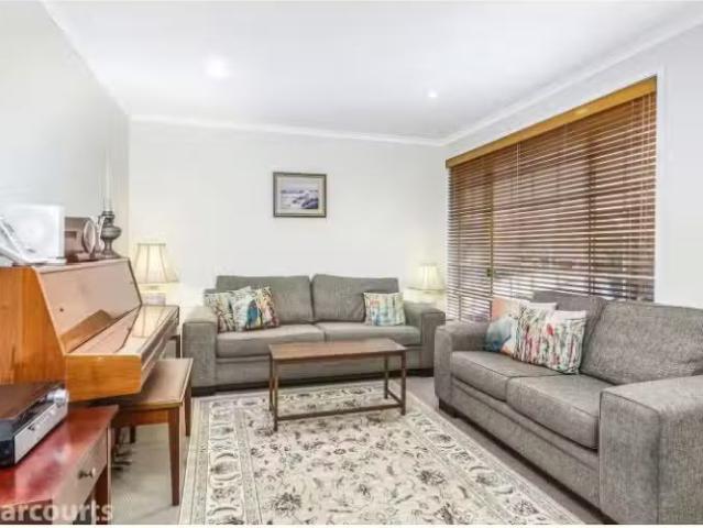 Nice 7 Richmond Place, Albion Park House for rent Listed by M.