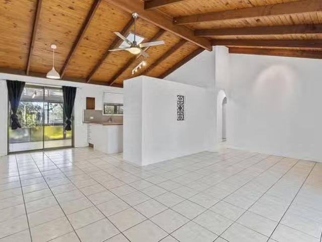 Cozy 7 Topham Court, Hillcrest, QLD 4118