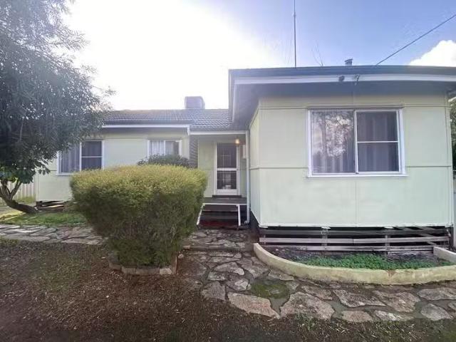 Unique 7 Yalbaroo Road, Northam, WA 6401