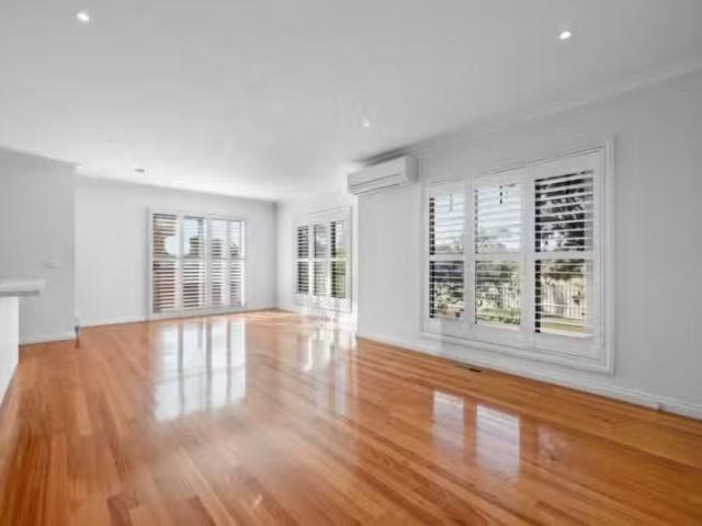 For Rent! 7A Roger Court, Nunawading VIC 3131 Townhouse For.