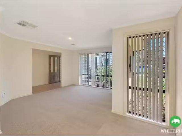 Cheap 84 Burdekin Avenue, Amaroo House for rent Listed by Ren.