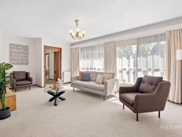Cozy 85 Bona Vista Road, Bayswater VIC 3153 House Auction