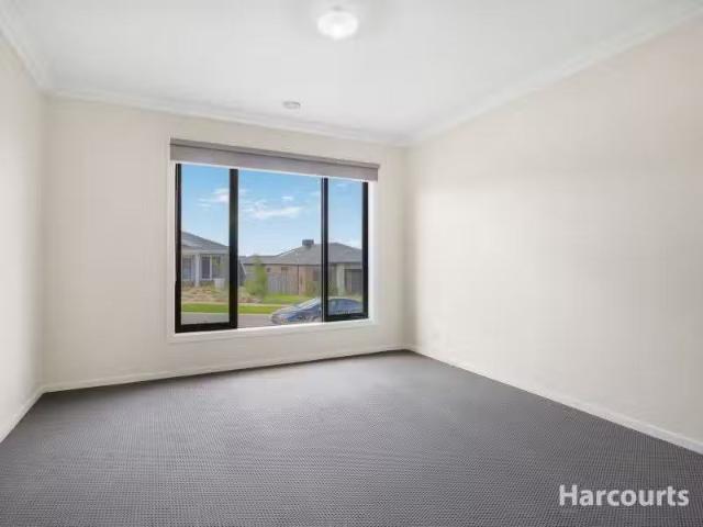 Unique 86 Willandra Circuit, WARRAGUL, VIC 3820 House for Rent