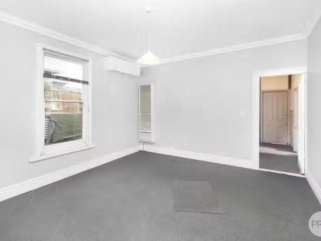 Charming 804 Doveton Street North, Soldiers Hill, VIC 3350