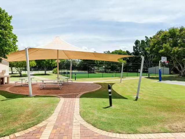 Deal! 8138 Magnolia Drive West, Hope Island, QLD 4212
