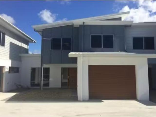 Nice 8/18 William Street, Tweed Heads South Townhouse for rent.