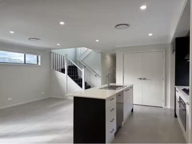 Cheap 81 Doriemus Avenue, MENANGLE PARK House for rent Listed.