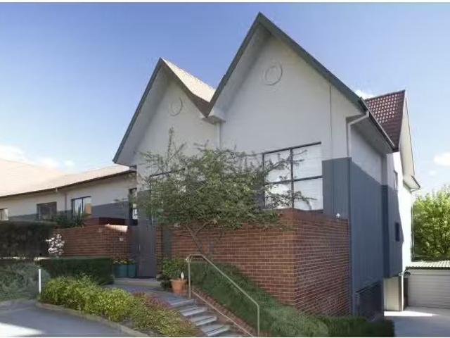 Nice 8/1 Eldridge Crescent, Garran Townhouse for rent Listed.
