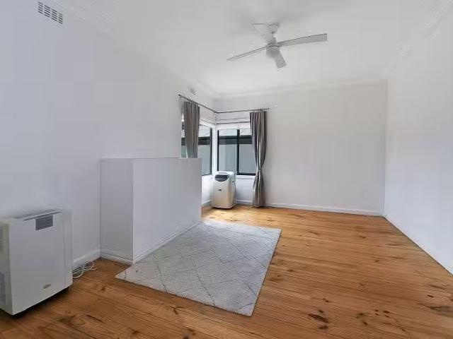 Cheap 81 Haldane Rd, Niddrie VIC 3042
