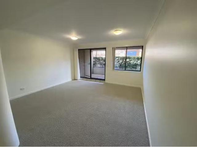 Cheap 8/27 29 Waugh Street, Port Macquarie Apartment for rent.
