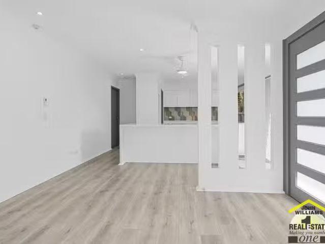 Charming 82 Cleopatra Drive, Rosemeadow, NSW 2560