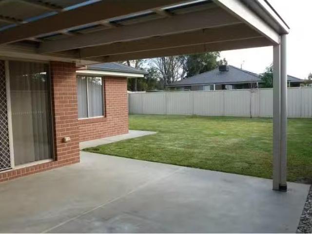 Nice 82 Cornwall Avenue, LAVINGTON House for rent Listed by L.