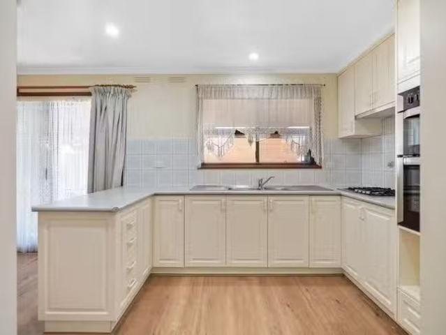 Deal! 82 Jasmin Crescent, Lake Albert, NSW 2650