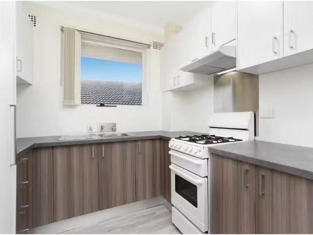 Unique 8/3 Flack Avenue, Hillsdale Apartment for rent Listed.