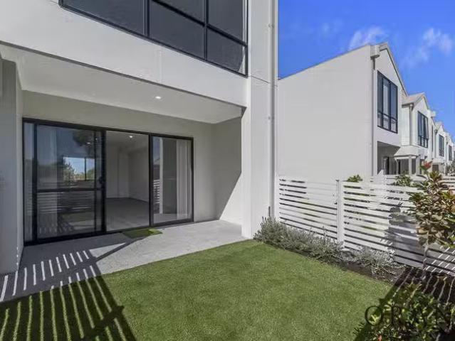 Cheap 83 Strive Loop, Girrawheen, WA 6064