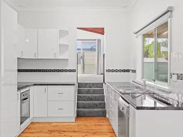 Cheap 8 Boongala Avenue, Empire Bay, NSW 2257
