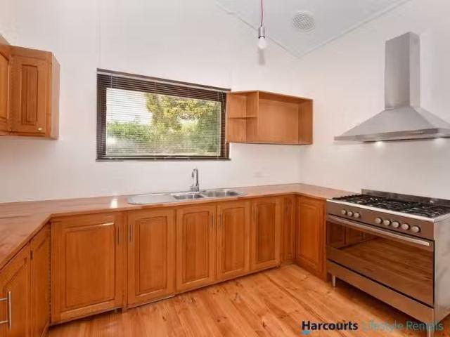 New 8 Falcon Avenue, HALLETT COVE, SA 5158 House for Rent