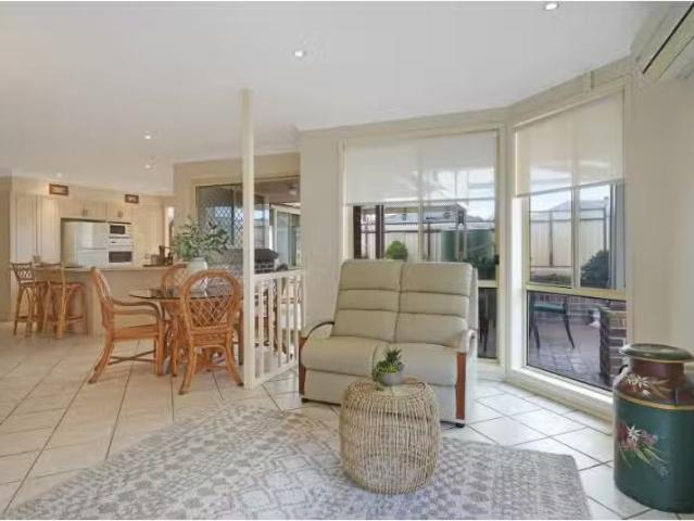 Just in! 8 Kerang Court, Horsley House for rent Listed by Lis.