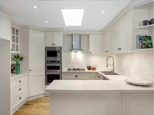 Charming 8 Hannah Close, Figtree House for rent Listed by Lis.