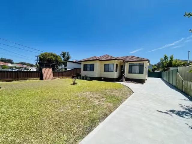 Charming 8 Hilwa Street, Villawood House for rent Listed by.