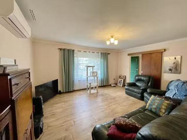 Deal! 8 Norfolk Street, Forrestfield, WA 6058