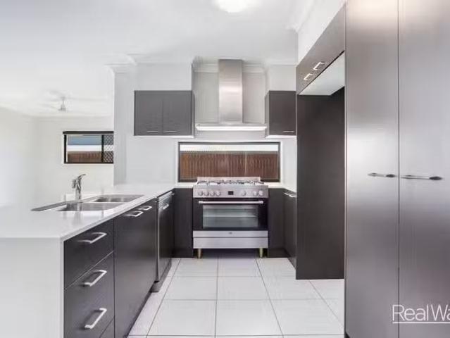 Just in! 8 Rosella Way, Deebing Heights, QLD 4306