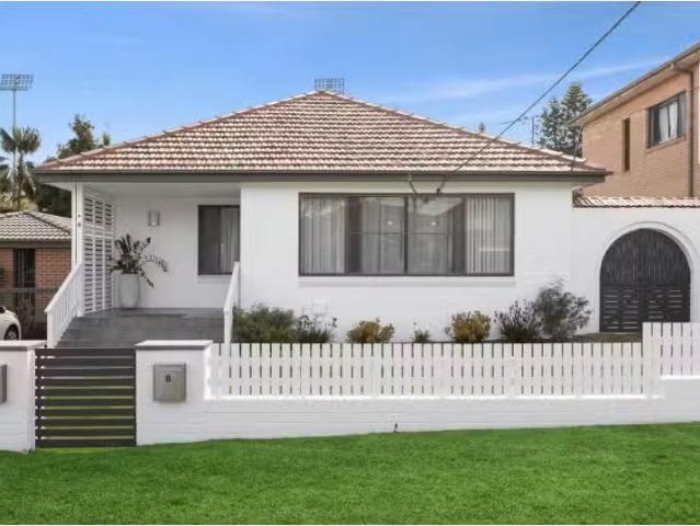 Nice 8 Regina Avenue, Brookvale House for rent Listed by Vict.