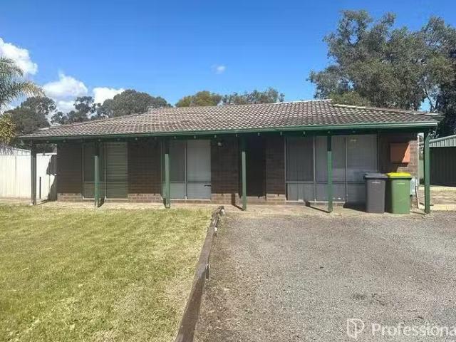 Deal! 8 Valkyrie Place, Gosnells, WA 6110