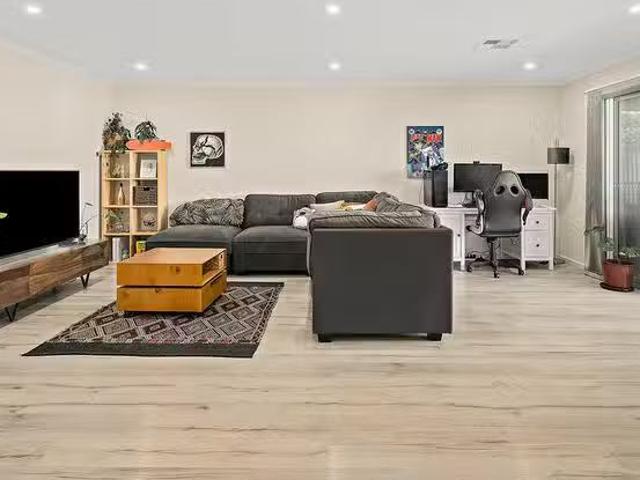 Cozy 8A Desoto Drive, Port Willunga, SA 5173
