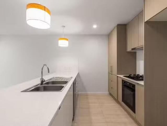 Deal! 8A Greenview Avenue, South Ripley, QLD 4306