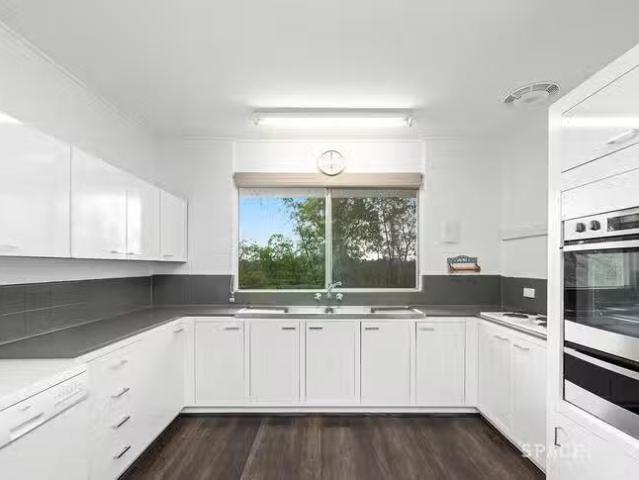 Cozy 95 Hawken Drive, St Lucia, QLD 4067