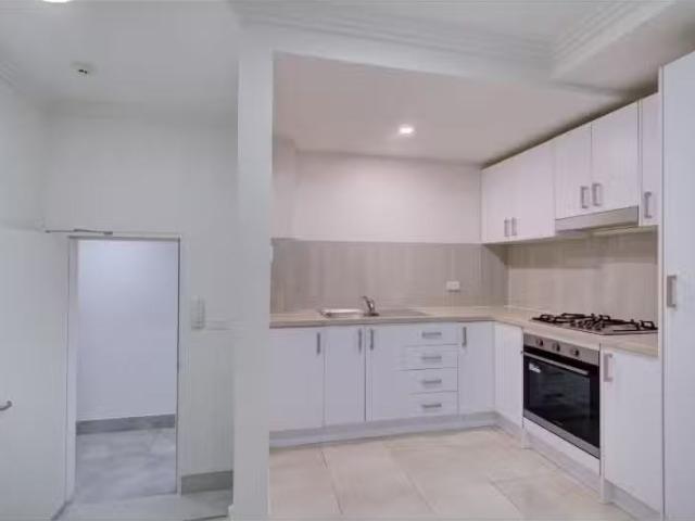 Cheap 9/6 Heron Close, Watanobbi Apartment for rent Listed by.