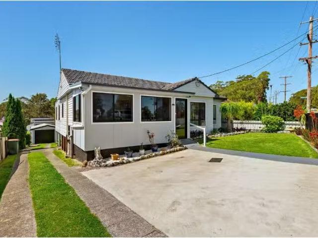 Unique 90 Myall Road, Cardiff House for rent Listed by Cristy.