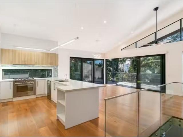 For Rent! 90 Mclean Street, COOLANGATTA House for rent Listed.