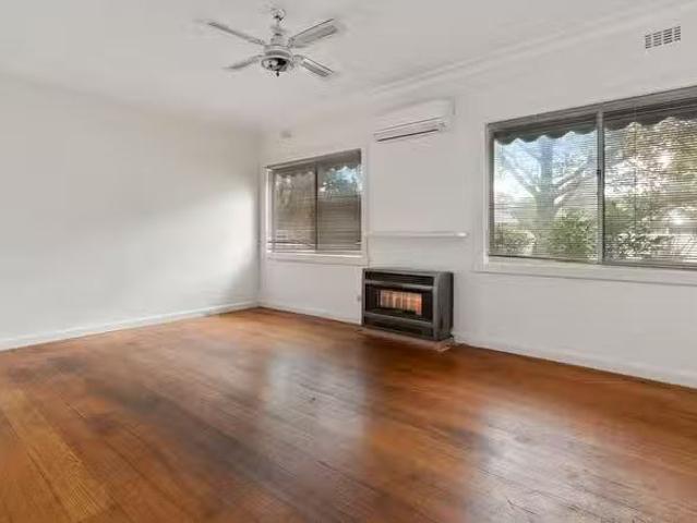 Deal! 91 Kananook Avenue, Seaford, VIC 3198