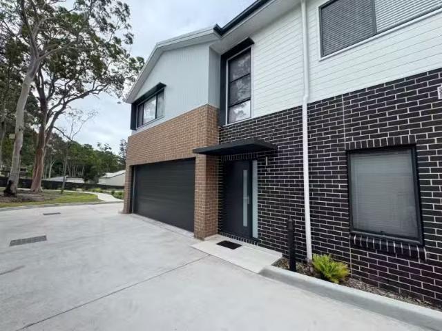 Unique 9/235 Warners Bay Road, Mount Hutton Townhouse for rent.