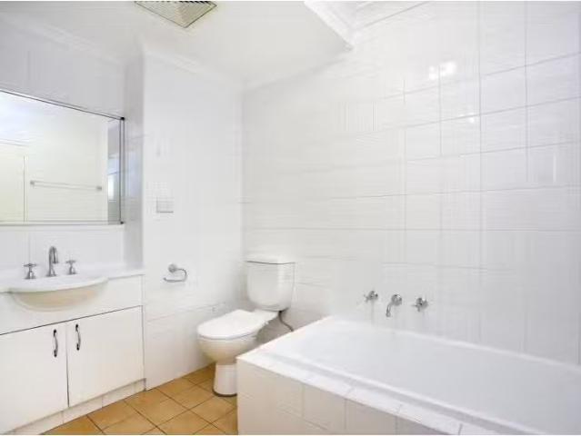 Deal! 9/3 Devlin Street, Ryde Apartment for rent Listed by Zh.