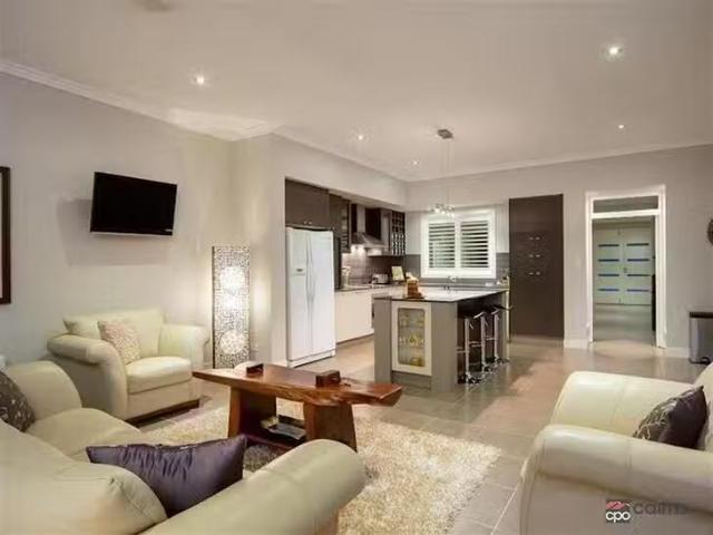 Unique /9 Gamburra Drive, Redlynch, QLD 4870