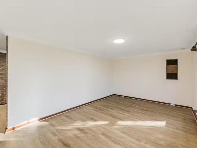 Cozy 9 Hogarth Way, Bateman, WA 6150