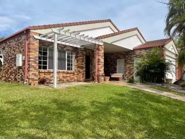Cozy 9 Inverness Way, PARKWOOD, QLD 4214 House for Rent