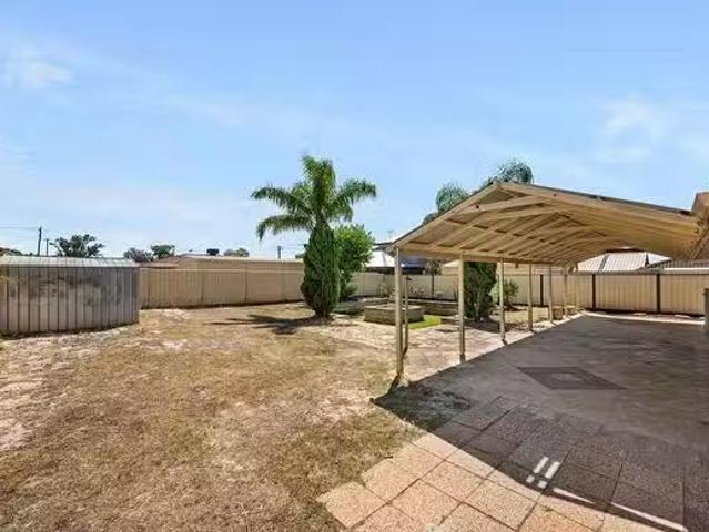 Nice 9 Lorikeet Way, Gosnells, WA 6110